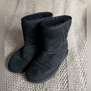 Black Ugg boot
